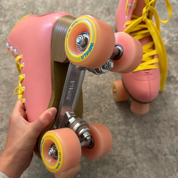 Impala roller blades - Picture 2 of 4